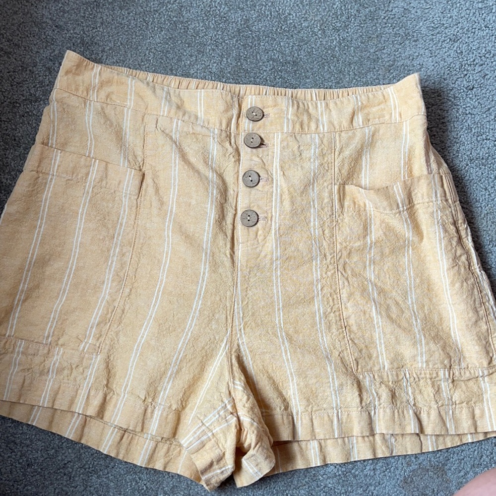 Mustard linen shorts with white stripes size L